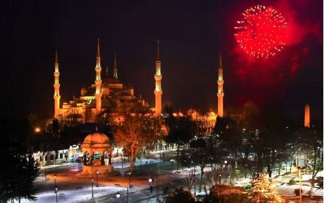 Нова година в Истанбул, с автобус! Пакет от 3 нощувки + 3 закуски в хотел Yaztur 3* + Новогодишна Вечеря в Гар Вариете за 320 лв. + Посещение на Мол „FORUM”