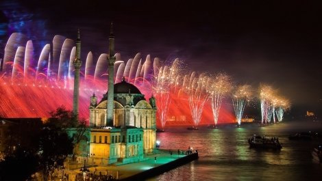Нова Година 2021 в Истанбул! Транспорт + 3 нощувки с 3 закуски в хотел Zurich 4 + Байсен, Фитнес и сауна за 339 лв.!