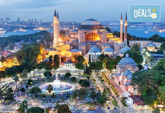 Преди Коледа в Истанбул, Турция: 2 нощувки и закуски, транспорт и посещение на мол Емаар