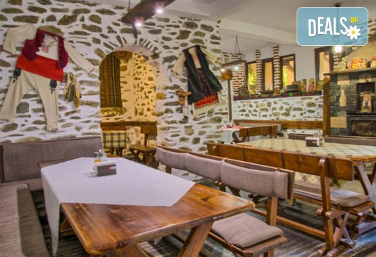 Почивка  в Алексовата къща 2*, с. Огняново: Нощувка, закуска и вечеря, басейн, джакузи