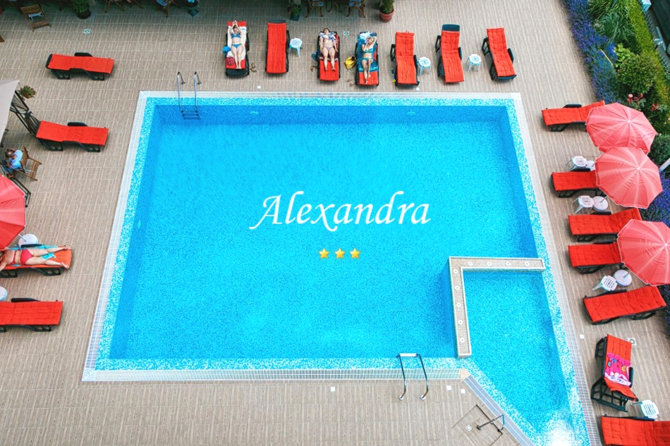 Нощувка на човек със закуска и вечеря + басейн в хотел Александра, Свети Влас
