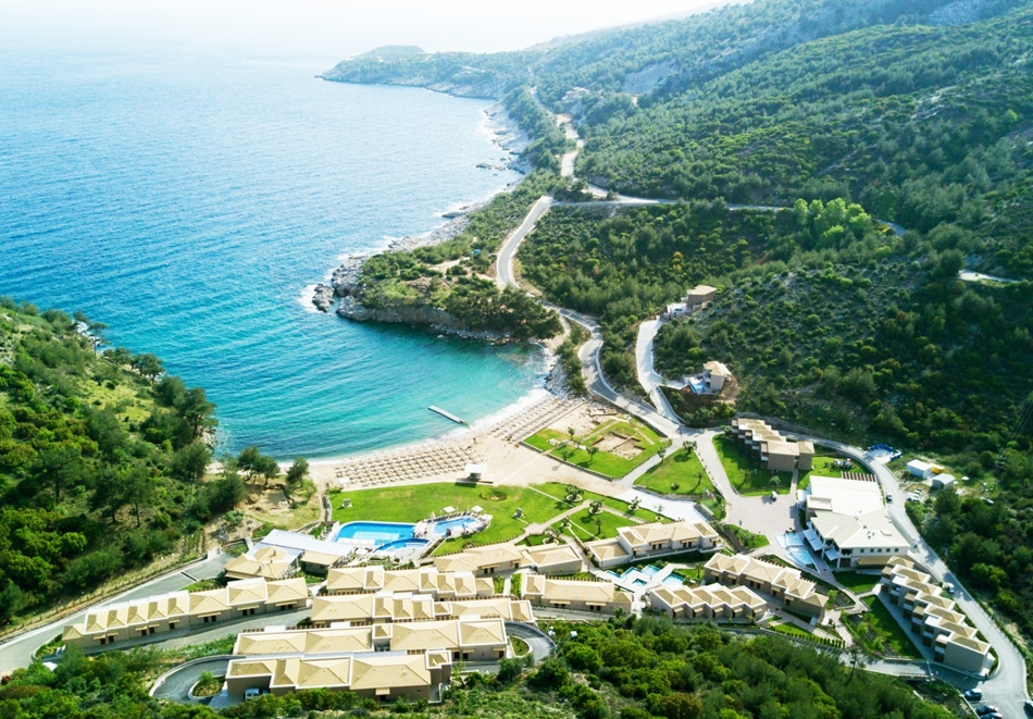 Края на май в Thassos Grand Resort***** на о. Тасос, Гърция! Нощувка в двойна стая на човек със закуска  + отопляем басейн!