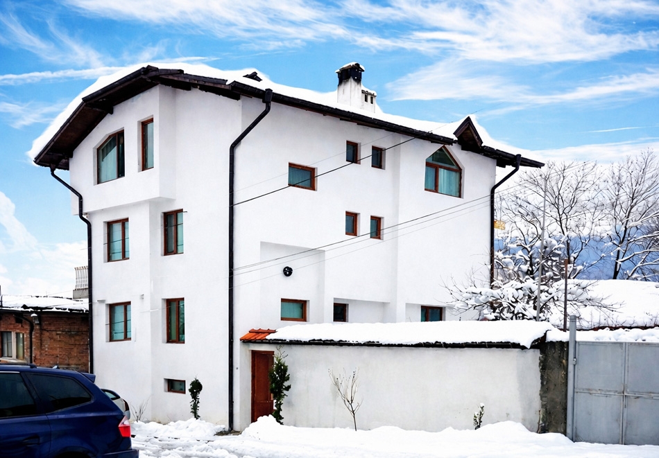 Почивка в Добринище: Нощувка на човек в къща за гости Байракови