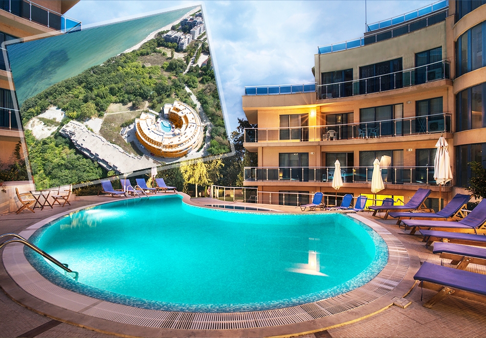 Нощувка на човек със закуска или закуска и вечеря + басейн, чадър и шезлонг на плажа от хотел Аквамарин,  Обзор - на 100 м. от плажа!
