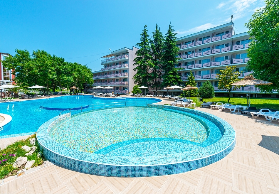 2+ нощувки на човек на база All Inclusive + басейн в хотел Белица, Приморско