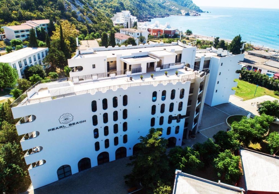 На море в Черна гора! Транспорт + 5 нощувки със закуски и вечери в Pearl Beach Hotel & Resort**** от България Травъл