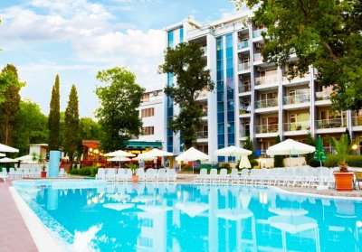 Нощувка на човек на база All Inclusive + басейн в хотел Грийн Парк. Дете до 13г. - БЕЗПЛАТНО!