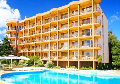 Нощувка на човек на база All Inclusive + басейн и собтвен плаж от хотел Бона Вита, Златни пясъци. Дете до 12г - Безплатно!
