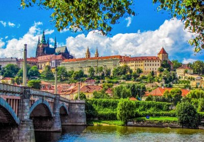 ПРОЛЕТНА ЗЛАТНА ПРАГА: Полет от София + 3 нощувки на човек със закуски + възможност за допълнителни екскурзии