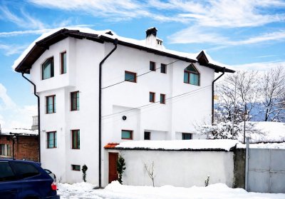 Почивка в Добринище: Нощувка на човек в къща за гости Байракови