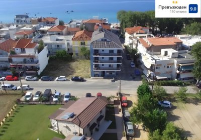 На метри от плажа в Коринос, Гърция: Нощувка на човек със закуска в Marialena Hotel