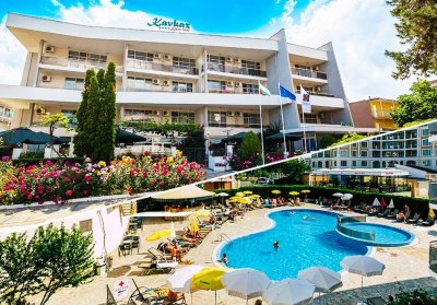 На 250м. от плажа в Слънчев Бряг! Нощувка на човек на база All Inclusive + басейн в хотел Кавказ Голдън Дюн****