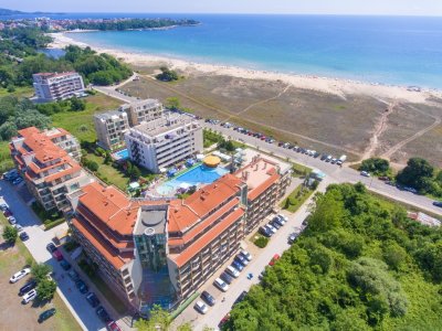 На първа линия в Приморско! Нощувка на човек на база All inclusive + басейн в хотел Престиж Сити 2. Дете до 12г. - БЕЗПЛАТНО