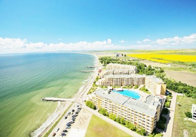 Нощувка на човек на база All Inclusive + 2 басейна, водни пързалки, чадър и шезлонг на плажа от Апартхотел Мидия Гранд Ризорт