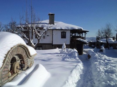 Нощувка за до 14 човека + 2 механи в Огнянова къща край Габрово - с. Горнова могила