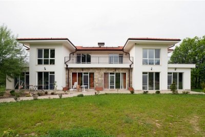 Нощувка за 10 или 20 човека в Априлци в къща за гости Casa Apriltsi с трапезария, камина и още!