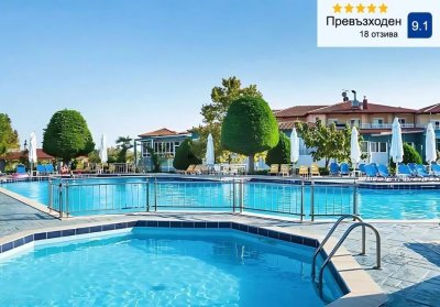 Ранни записвания на 300м. от плажа в Паралия Катерини: Нощувка на човек със закуска и вечеря + басейн в хотел Grand Platon****. Дете до 12г. БЕЗПЛАТНО!