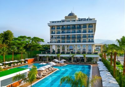 През май в Алания, Турция: Самолетен билет от София + 7 нощувки на човек на база Ultra All Inclusive в Serenity Queen Hotel Lux 5*