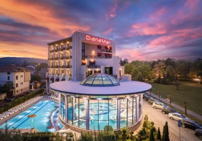 Спа и релакс в Павел баня: 7 нощувки на човек със закуски и вечери + 3 лечебни процедури на ден + минерален басейн в Балнеохотел Дианамар 5*