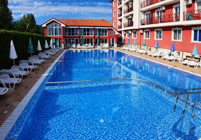 Почивка от април в Балнеохотел Тинтява, Вършец: Нощувка на човек със закуска, вечеря и възможност за обяд + вътрешен минерален басейн и релакс зона