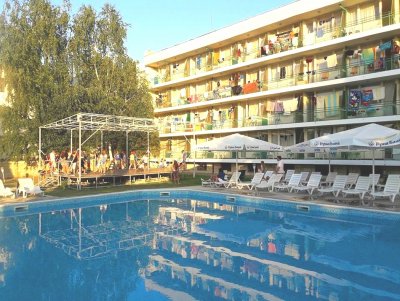30.07 - 23.08 в Кранево! Нощувка на човек със или без изхранване по избор + басейн в хотел Феста