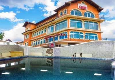 Нощувка на човек на база All inclusive light + басейн с минерална вода в хотел Сарай, до Велинград