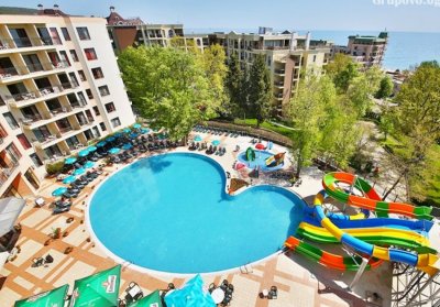 Нощувка на човек в премиум стая на база All Inclusive + 3 басейна и 2 аквапарка от Престиж хотел и аквапарк, Златни пясъци