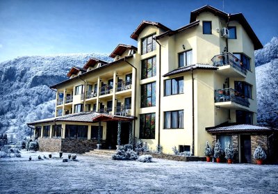 Групова почивка в сърцето на планината! Нощувка за група от 16 или 30 човека със закуска, обяд и вечеря от хотел Вежен***, Рибарица