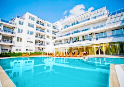 Ранни записвания за лято 2019! Нощувка на база All Inclusive + басейн в хотел Инкогнито, Поморие на 150м.от морето