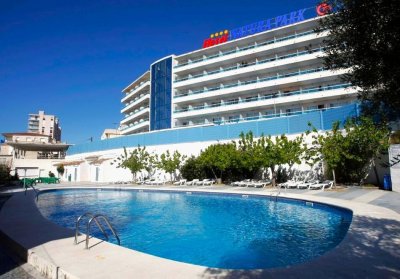 Ранни записвания на метри от плажа в Коста Дорада, Испания: 7 нощувки на човек със закуски и вечери в Natura Park 4*, Комаруга + полет от София + тур на Барселона с екскурзовод