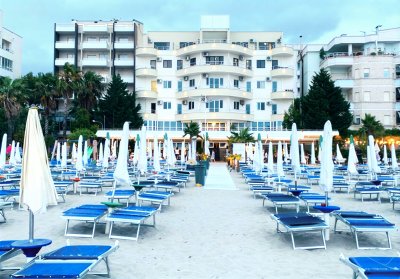 Почивка на първа линия в Дуръс, Албания: Транспорт + 7 нощувки на човек със закуски и вечери в хотел Elba Premium Hotel 4*