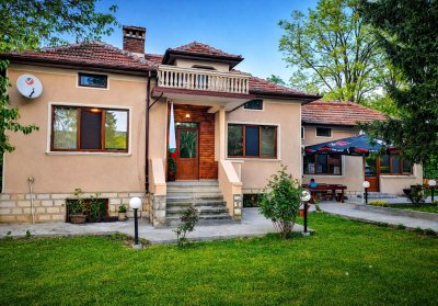 Почивка край Ловеч: Нощувка в самостоятелна къща за 7 или 13 човека от Къщи за гости Маарата, с. Крушуна