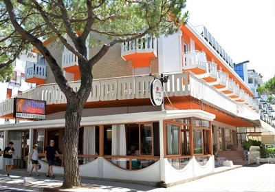 Почивка във Венеция, Италия, Лидо ди Йезоло: Полет от София + 7 нощувки на човек със закуски и вечери в хотел La Fenice