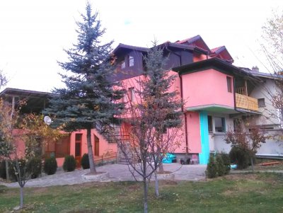 Нощувка за двама, трима или четирима във Вила Лилия, Априлци