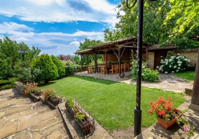 Почивка в Жеравна: 2 нощувки в къща с капацитет до 23 човека + ползване на механа и барбекю от Зарковата къща