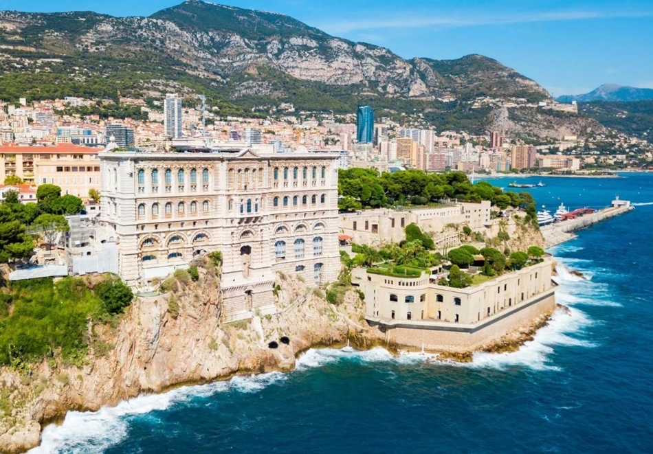 Милано и Перлите на Ривиерата + обиколка на Генуа и Сан Ремо: Самолетен билет от София + 4 нощувки на човек със закуски и възможност за посещение на Княжество Монако, Кан, Антиб, Ница, Сен Тропе и Сен Пол дьо Ванс