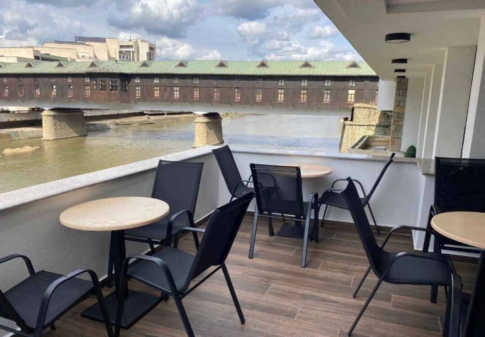 Априлска ваканция 5-9 април в Ловеч: 2 или повече нощувки за двама или трима със закуски и възможност за вечери в хотел Покрит мост, Ловеч