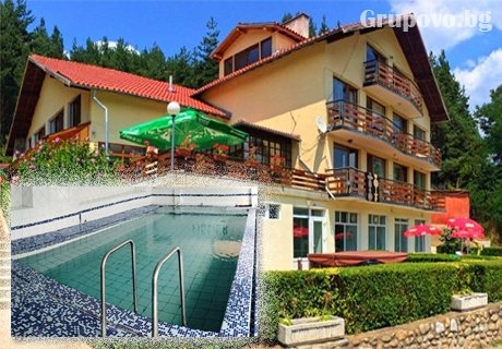 Нощувка на човек със закуска + горещ МИНЕРАЛЕН басейн в хотел Хелиер на 25 км. от Банско.
