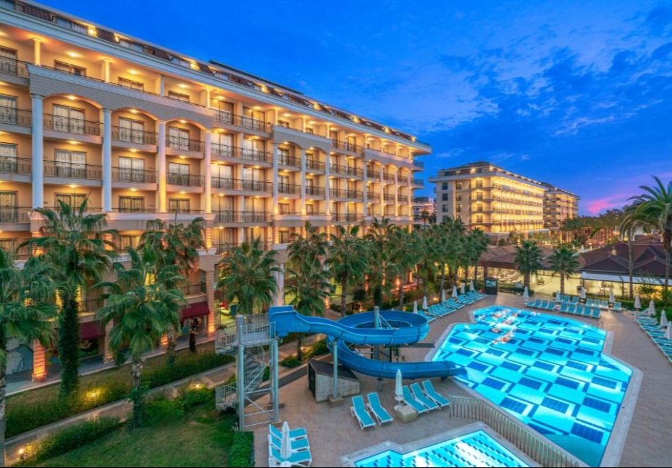 На първа линия в Алания, Турция: Автобусен транспорт + 7 нощувки на човек на Ultra All Inclusive в CLUB SUN HEAVEN FAMILY & SPA 5*. Дете до 11.99 г. безплатно