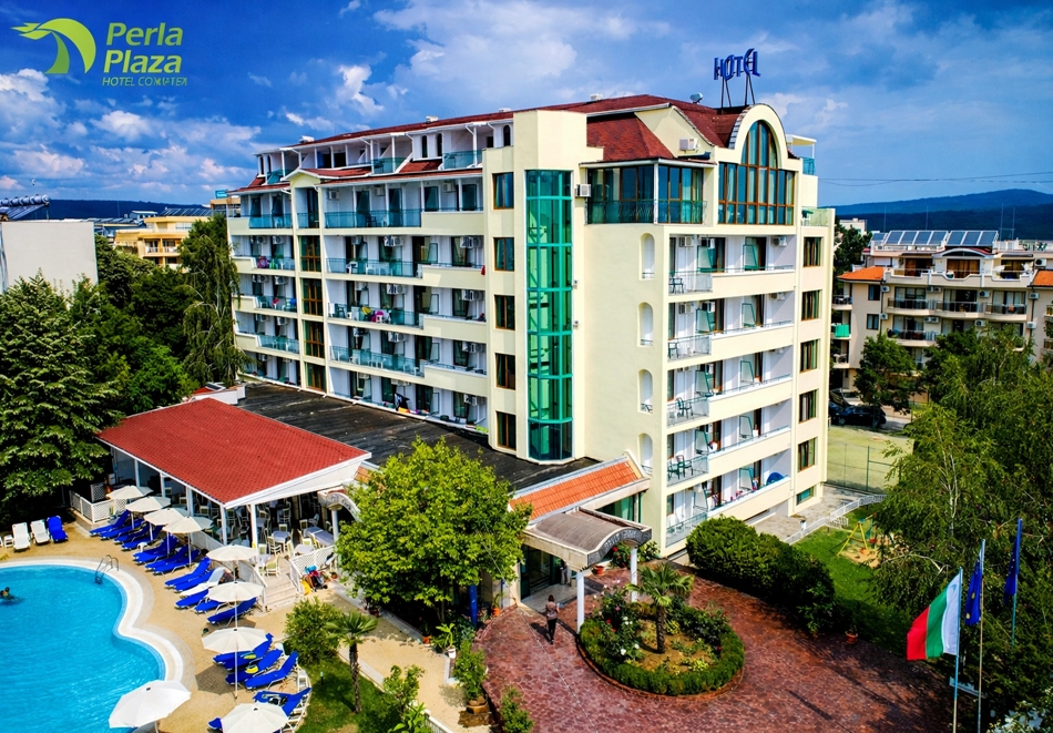 Почивка в Приморско: Нощувка на човек на база All Inclusive + безплатен вход за Аквапланет Приморско от хотел Перла Плаза***. Дете до 11.99г - БЕЗПЛАТНО!