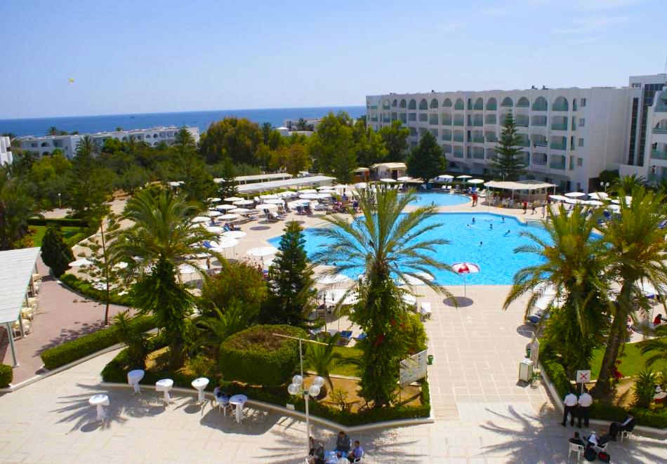 На първа линия в Хамамет, Тунис: Полет от София + 7 нощувки на човек на база All Inclusive в EL MOURADI PALACE 5*