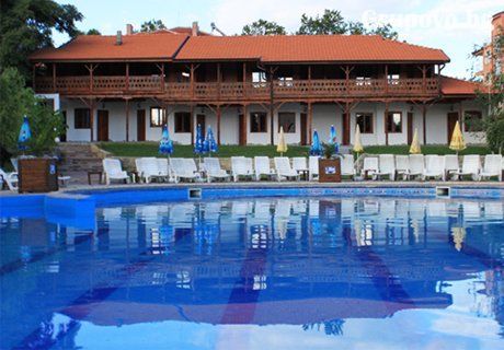 Лято в Еко стаи Манастира, Хисаря - нощувка на човек със закуска и вечеря + 2 басейна и релакс зона с МИНЕРАЛНА вода