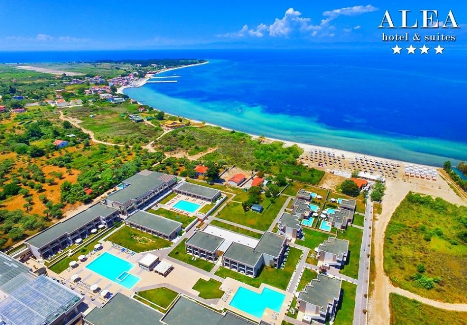 ТОП СЕЗОН на о. Тасос, на 50м. от плажа! Нощувка на човек със закуска и вечеря + 3 басейна, шезлонг и чадър на басейна и на плажа от Alea Hotel & Suits