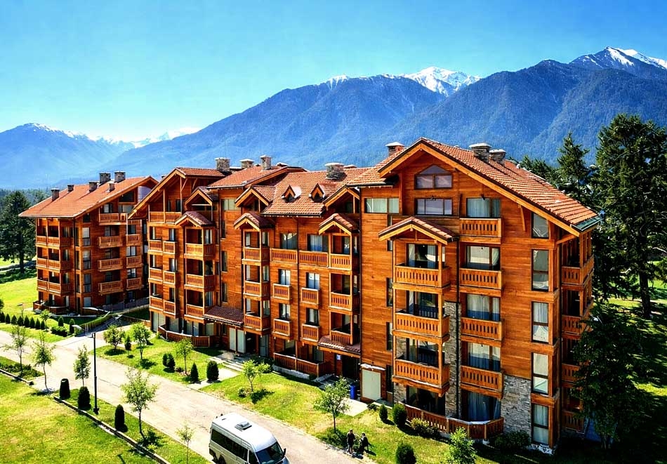 Почивка до Банско: Нощувка за двама с две деца или четирима в апартамент от Апартамент за гости в Пирин Голф клуб. Всяка 6-та нощувка - безплатна!