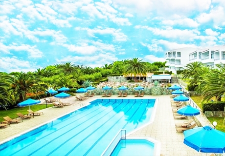 Ранни записвания за море в Халкидики! 5 нощувки на човек на база All inclusive + басейн в хотел Порт Марина