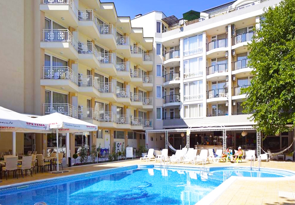 4 или 7 нощувки на човек със закуски + басейн в хотел Карлово, Слънчев бряг