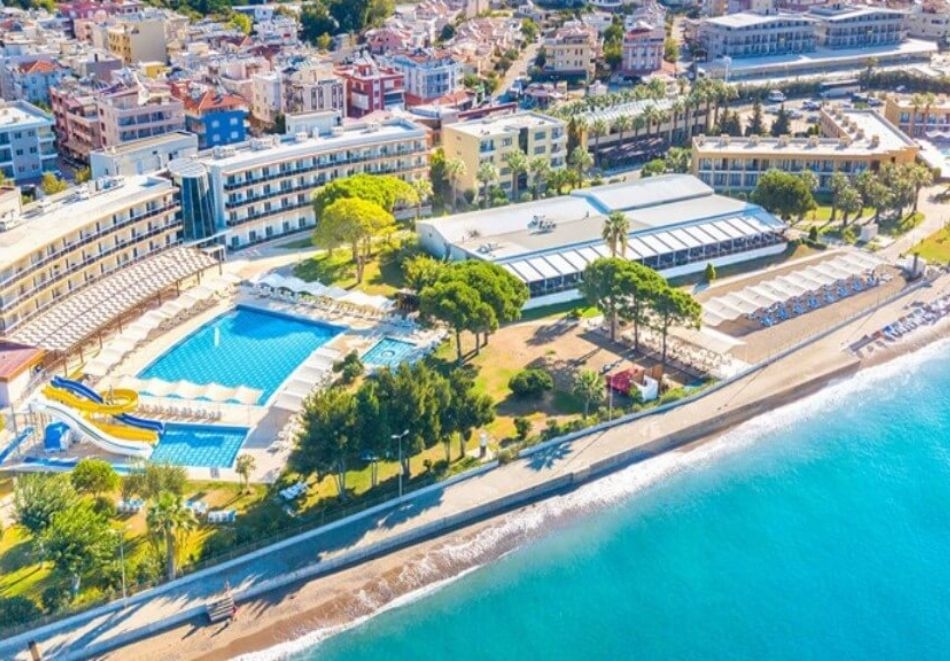 На първа линия в Йоздере, Кушадасъ, Турция: Полет от София + 7 All Inclusive нощувки на човек в ROYAL BEACH CLUB 4*
