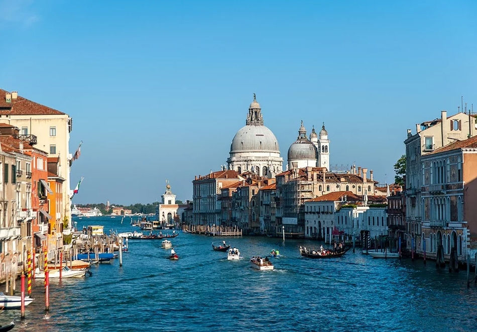 Екскурзия до Италия - Венеция, Верона, езерото Гарда, Сирмионе! Транспорт + 3 нощувки на човек със закуски от Еко Тур