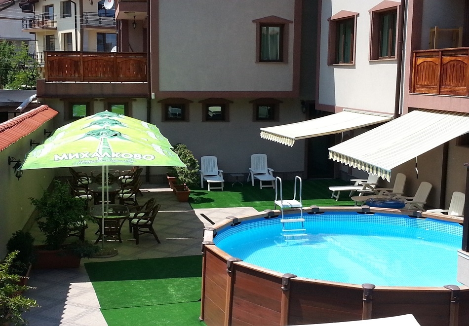 Лято в Банско! Нощувка на човек със закуска и вечеря + малък басейн, сауна и джакузи от Клуб Хотел Мартин