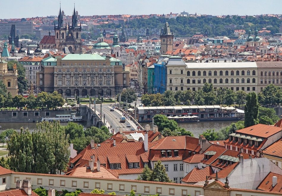Екскурзия до Прага, Чехия! Автобусен транспорт + 3 нощувки със закуски на човек и възможност за посещение на Дрезден
